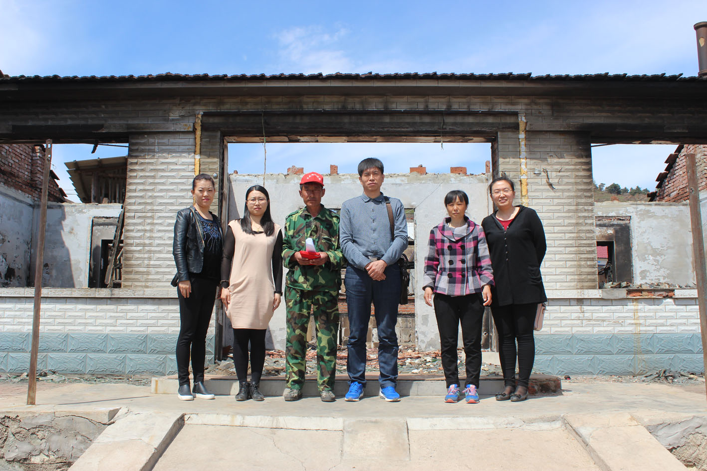 与学生父母合影1