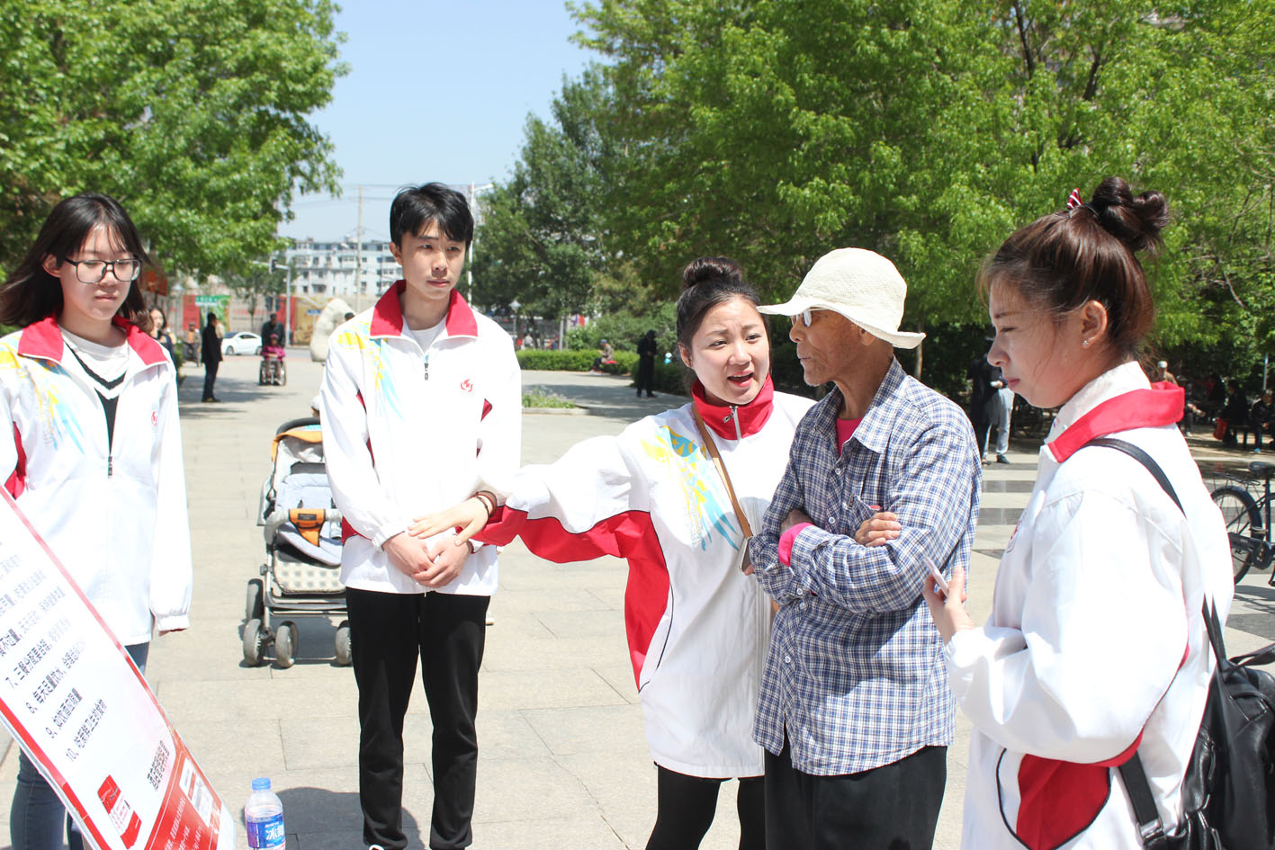 为社区居民介绍食品营养知识