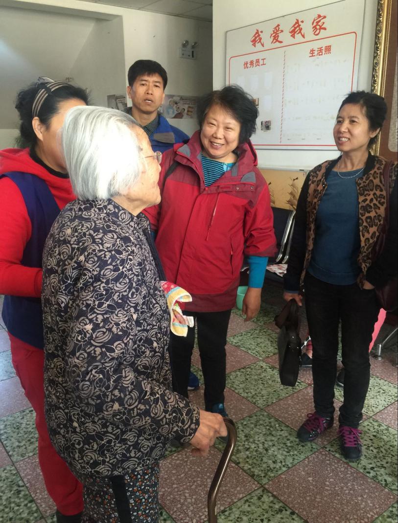 酒店管理学院领导慰问百岁老人