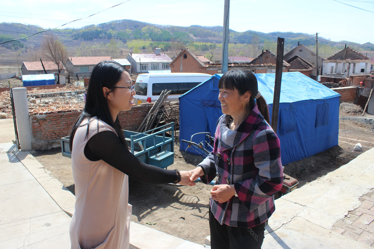 梁主任与学生母亲亲切交流1